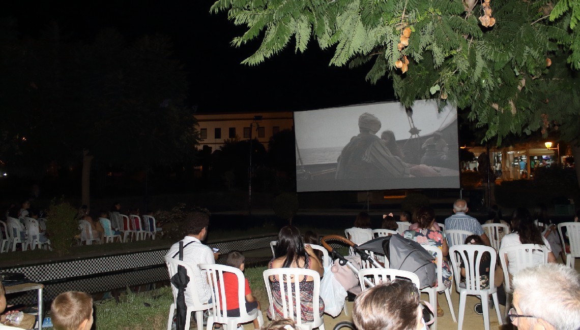 EL PARQUE MUNICIPAL ACOGIÓ ESTE DOMINGO UNA NOCHE DE CINE DE VERANO